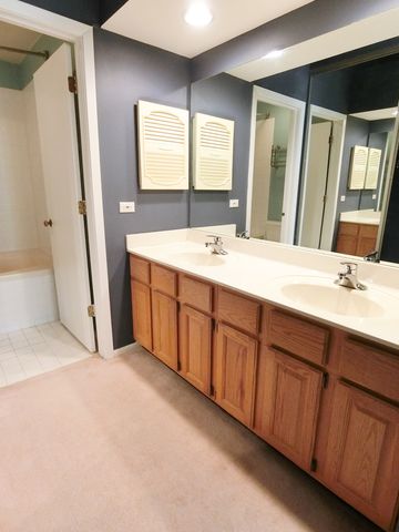 905 Sturnbridge Court, Schaumburg, IL 60173