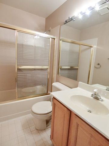 905 Sturnbridge Court, Schaumburg, IL 60173