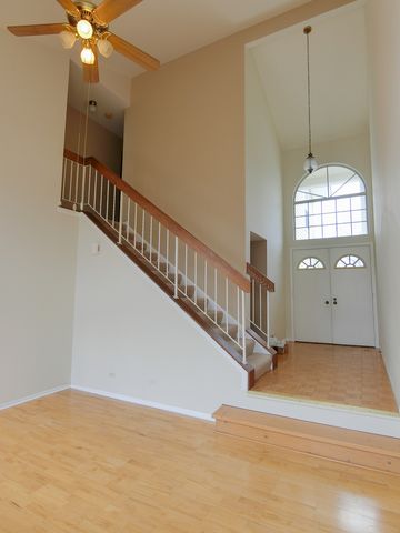 905 Sturnbridge Court, Schaumburg, IL 60173