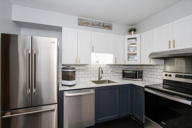 2300 Old Tavern Road 203, Lisle, IL 60532