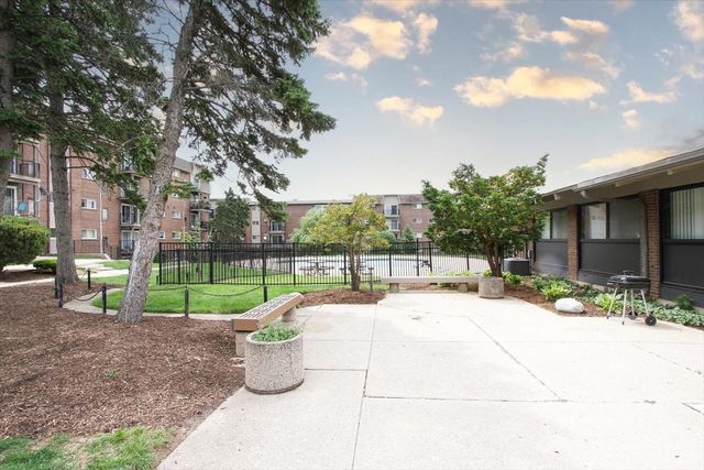 2300 Old Tavern Road 203, Lisle, IL 60532