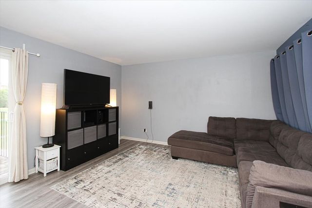 2300 Old Tavern Road 203, Lisle, IL 60532