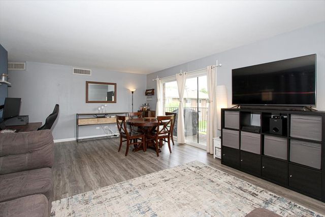 2300 Old Tavern Road 203, Lisle, IL 60532