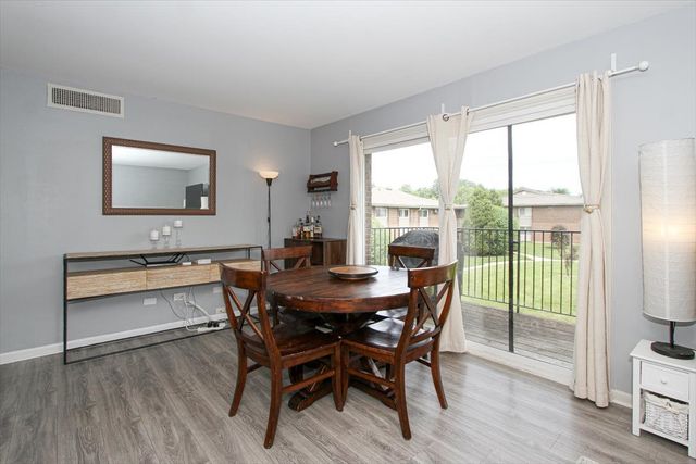2300 Old Tavern Road 203, Lisle, IL 60532