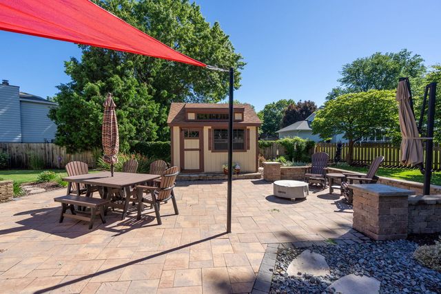 4405 Montclair Court, Bettendorf, IA 52722