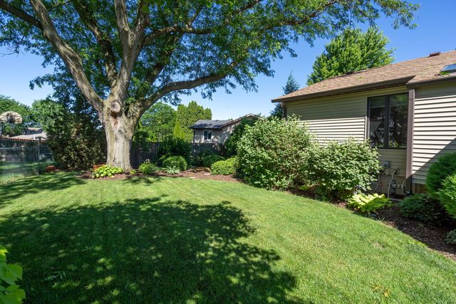 4405 Montclair Court, Bettendorf, IA 52722