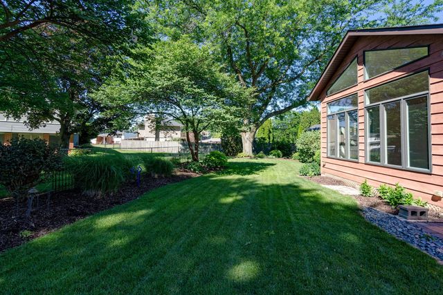4405 Montclair Court, Bettendorf, IA 52722