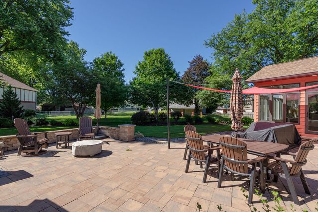 4405 Montclair Court, Bettendorf, IA 52722