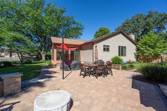 4405 Montclair Court, Bettendorf, IA 52722