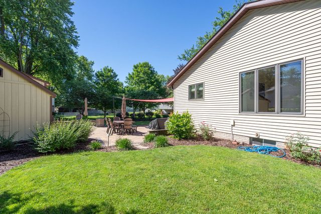4405 Montclair Court, Bettendorf, IA 52722