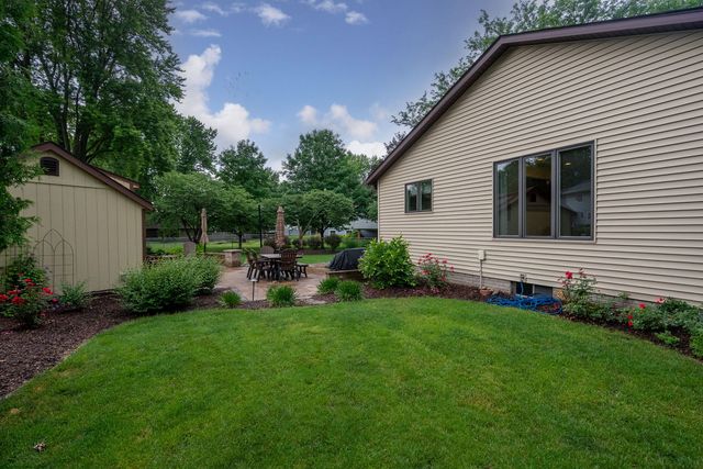 4405 Montclair Court, Bettendorf, IA 52722