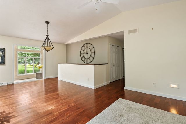 4405 Montclair Court, Bettendorf, IA 52722