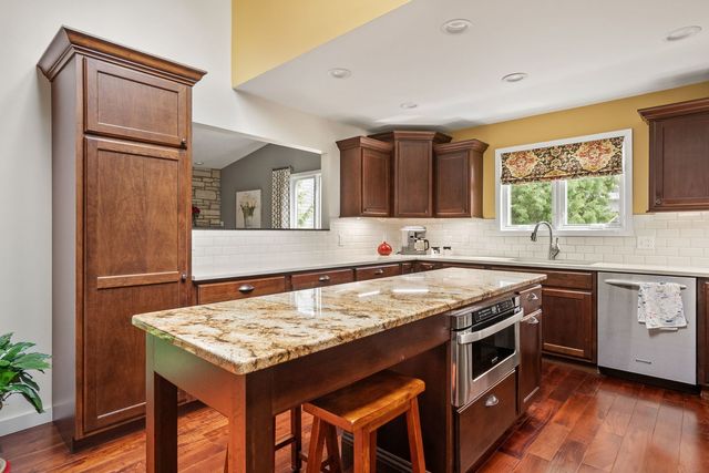 4405 Montclair Court, Bettendorf, IA 52722