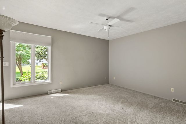 4405 Montclair Court, Bettendorf, IA 52722