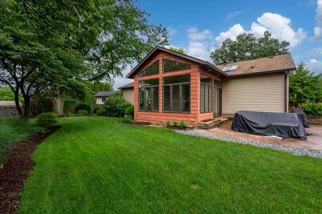 4405 Montclair Court, Bettendorf, IA 52722
