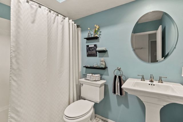 4405 Montclair Court, Bettendorf, IA 52722