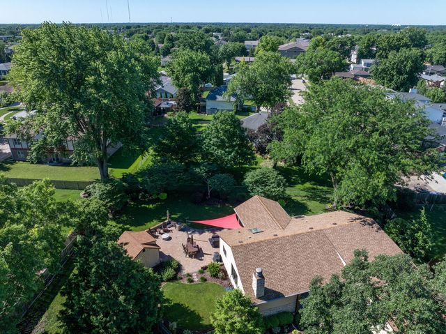 4405 Montclair Court, Bettendorf, IA 52722