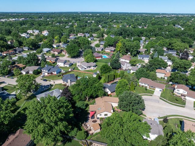 4405 Montclair Court, Bettendorf, IA 52722