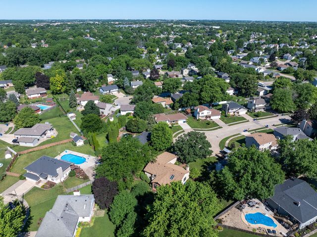4405 Montclair Court, Bettendorf, IA 52722