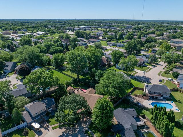 4405 Montclair Court, Bettendorf, IA 52722