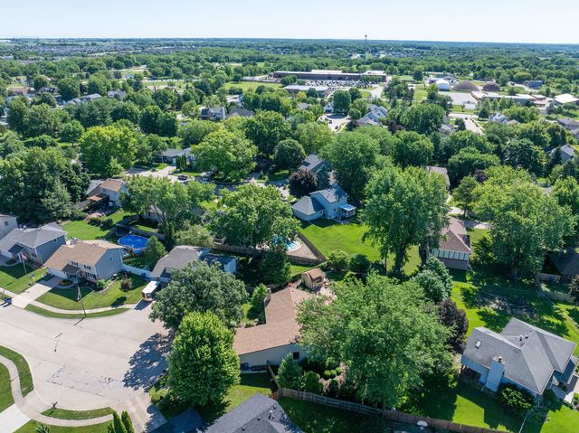 4405 Montclair Court, Bettendorf, IA 52722