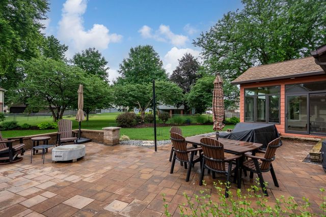 4405 Montclair Court, Bettendorf, IA 52722