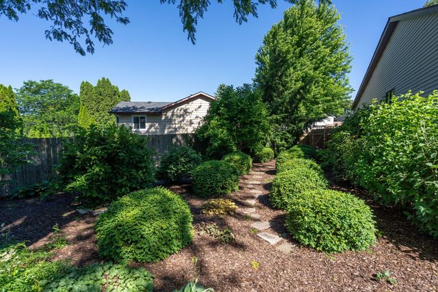 4405 Montclair Court, Bettendorf, IA 52722