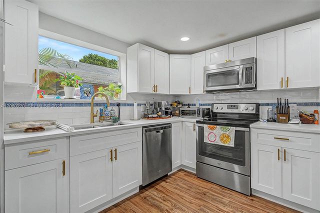 9712 SW 57th St, Cooper City, FL 33328