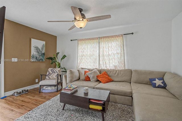 9712 SW 57th St, Cooper City, FL 33328