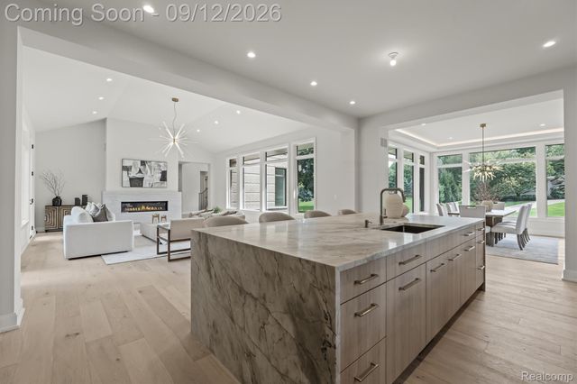 1465 Sodon Lake Drive, Bloomfield Charter Township, MI 48302