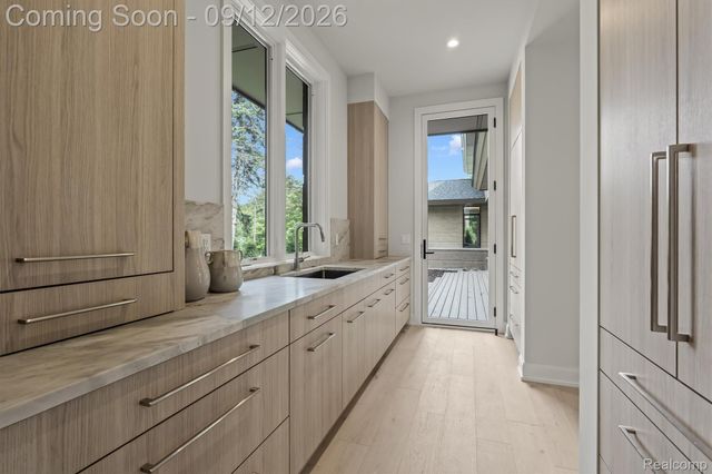 1465 Sodon Lake Drive, Bloomfield Charter Township, MI 48302