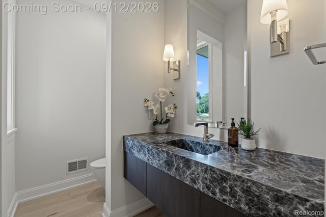 1465 Sodon Lake Drive, Bloomfield Charter Township, MI 48302