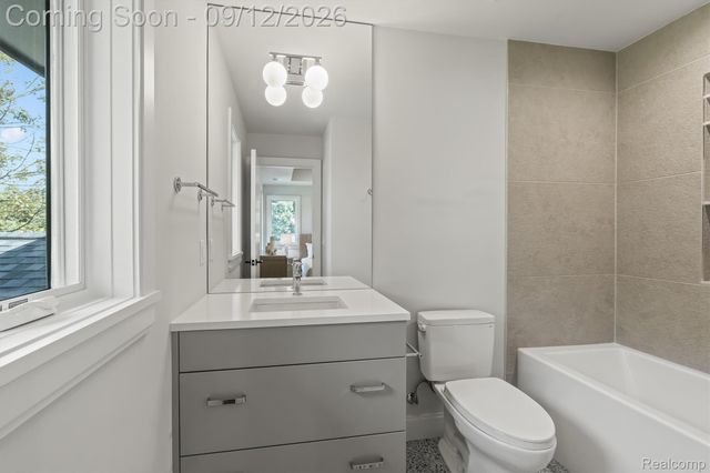 1465 Sodon Lake Drive, Bloomfield Charter Township, MI 48302