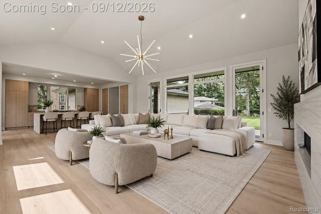1465 Sodon Lake Drive, Bloomfield Charter Township, MI 48302