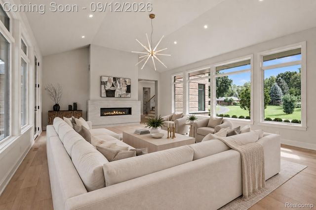 1465 Sodon Lake Drive, Bloomfield Charter Township, MI 48302
