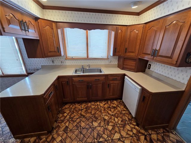 800 Weber Avenue NE, North Canton, OH 44720