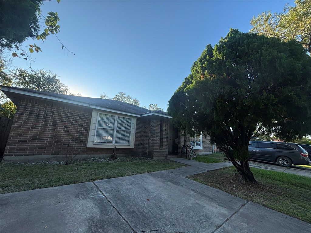 10041 Rosbrook Drive, Houston, TX 77038