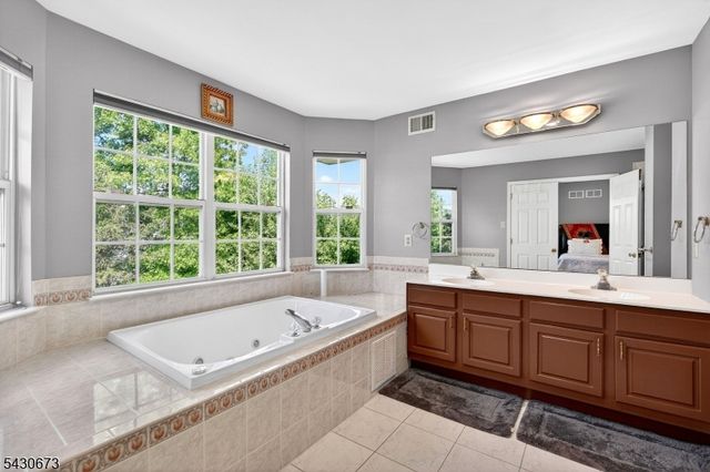 33 Schaal St, Bridgewater Twp., NJ 08807