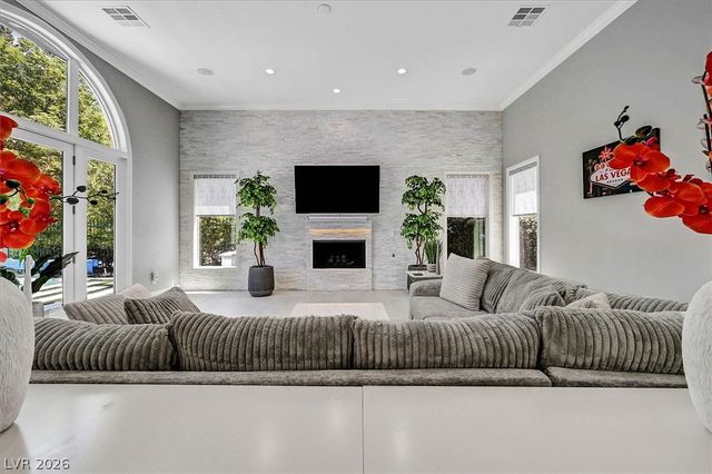 11828 WATERFORD CASTLE Court, Las Vegas, NV 89141