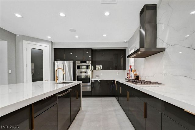 11828 WATERFORD CASTLE Court, Las Vegas, NV 89141