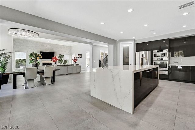 11828 WATERFORD CASTLE Court, Las Vegas, NV 89141