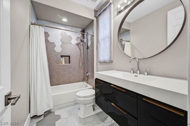 11828 WATERFORD CASTLE Court, Las Vegas, NV 89141