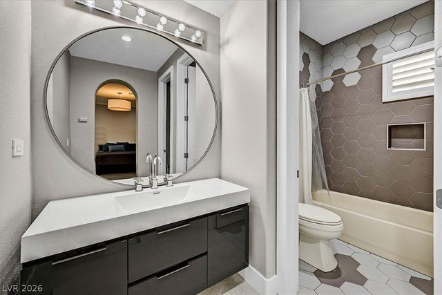 11828 WATERFORD CASTLE Court, Las Vegas, NV 89141