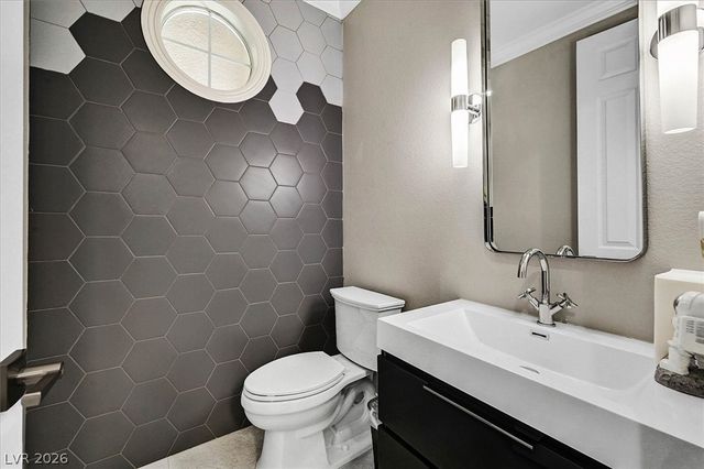 11828 WATERFORD CASTLE Court, Las Vegas, NV 89141