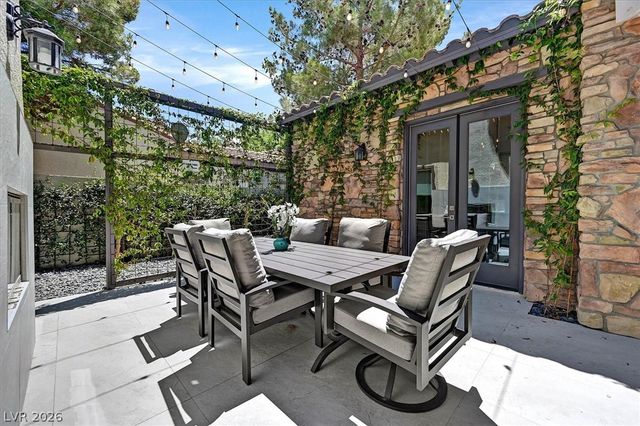 11828 WATERFORD CASTLE Court, Las Vegas, NV 89141