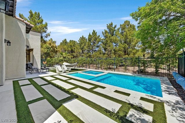 11828 WATERFORD CASTLE Court, Las Vegas, NV 89141