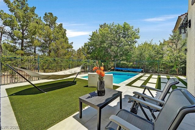 11828 WATERFORD CASTLE Court, Las Vegas, NV 89141