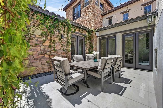 11828 WATERFORD CASTLE Court, Las Vegas, NV 89141