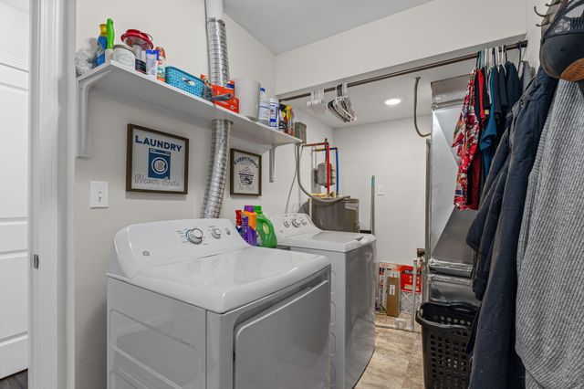 8160 N GLEN MEADOW DR, Columbia, MO 65202