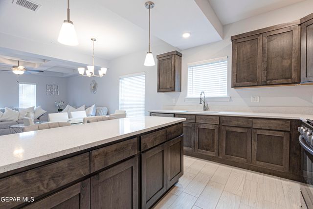 546 Spanish Oak Drive, Canutillo, TX 79835